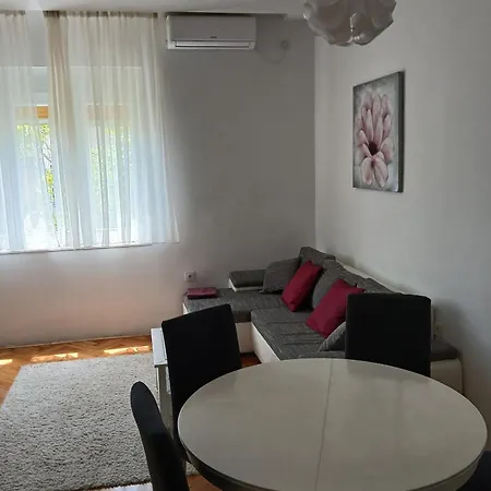 With Wifi - 24078 Apartment Split